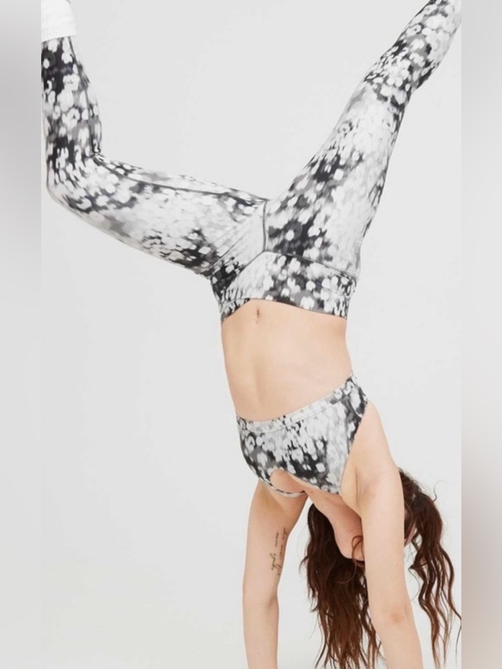 NWOT Aerie High-Rise Crossover Printed Leggings Black & White, size XL
